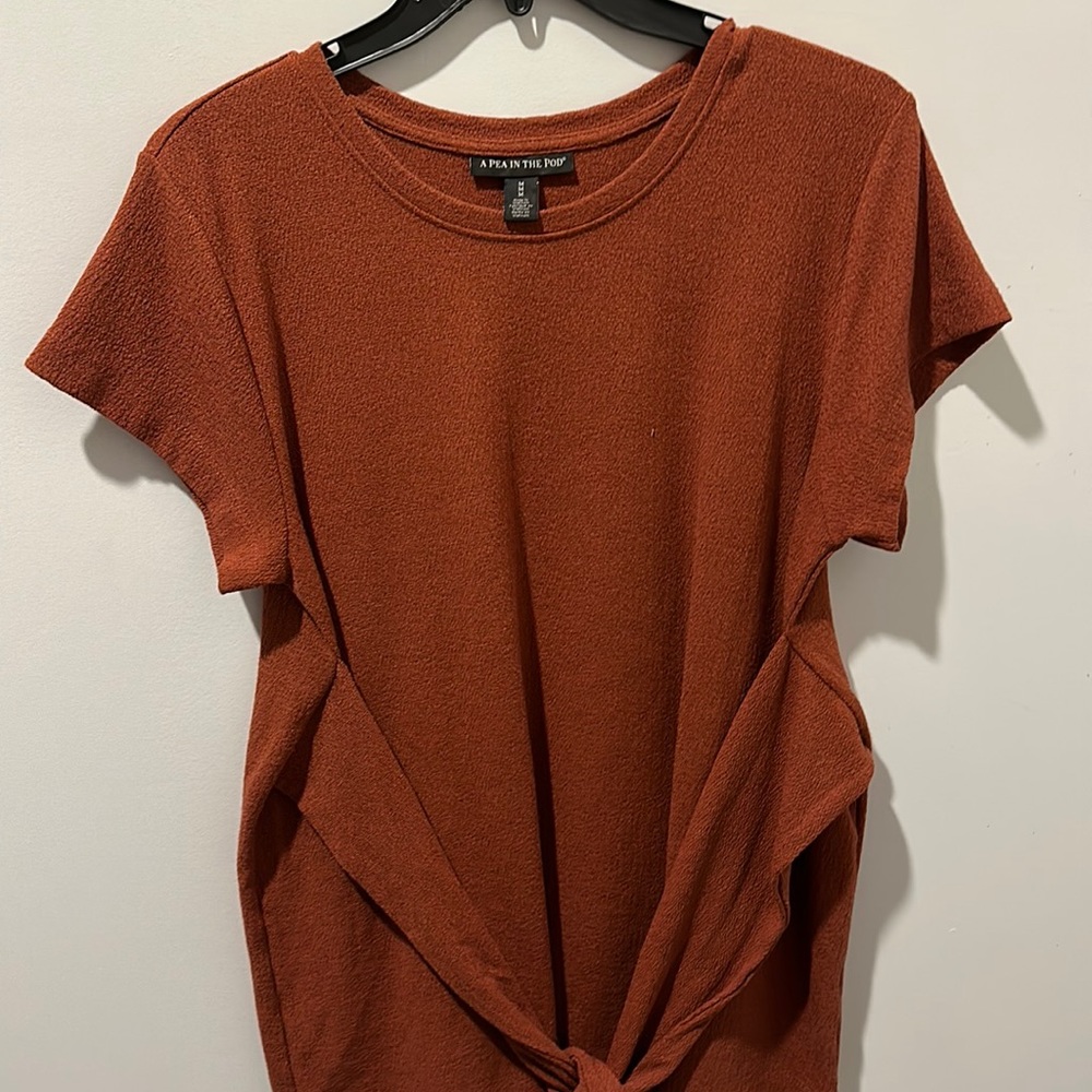 A pea in the pod size medium, burnt orange top